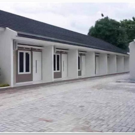 Syukur Guesthouse Syariah Near Exit Toll Cikopo Redpartner Cikampek Exterior photo